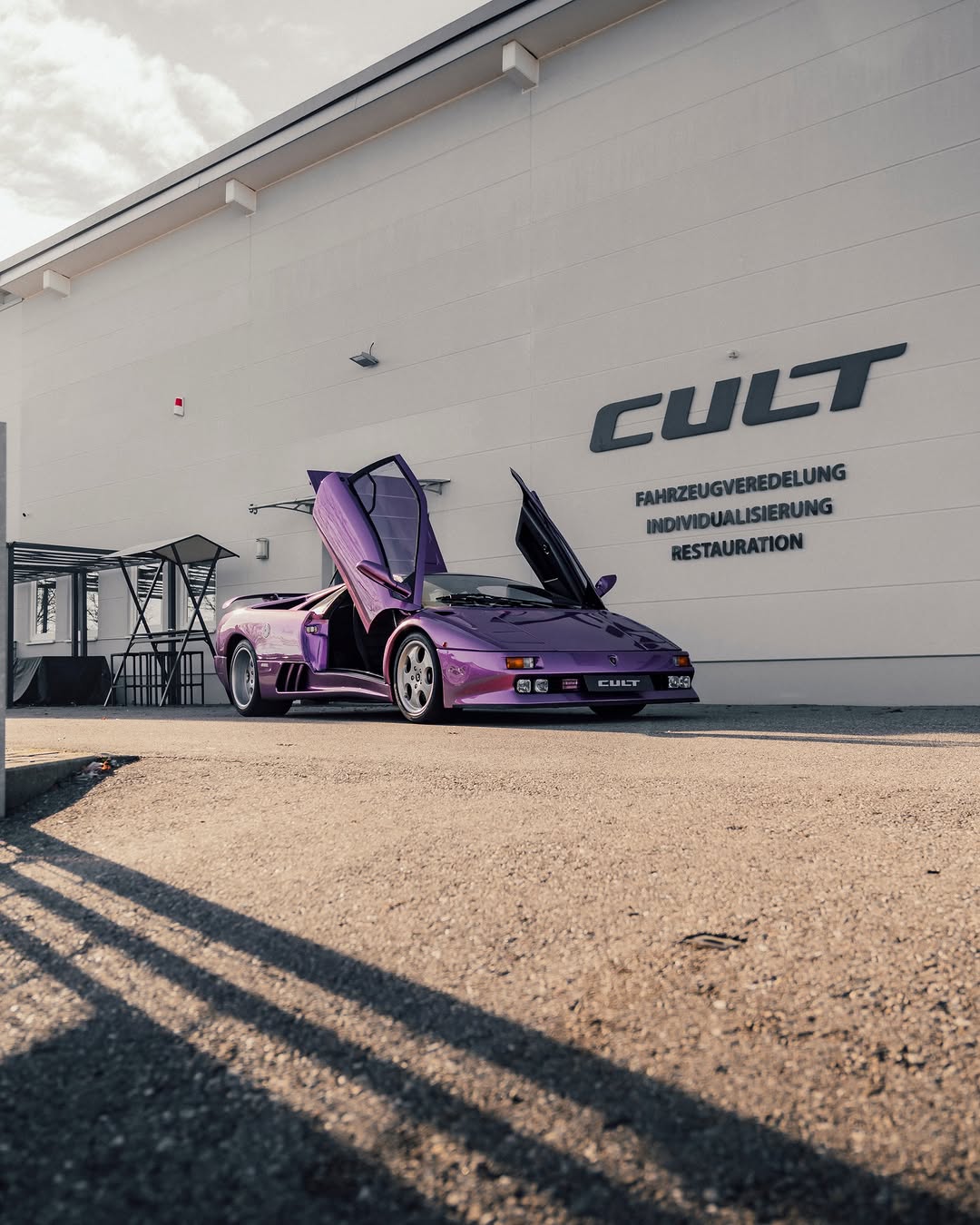 Lamborghini Diablo SE30 in front of the CULT Car facade